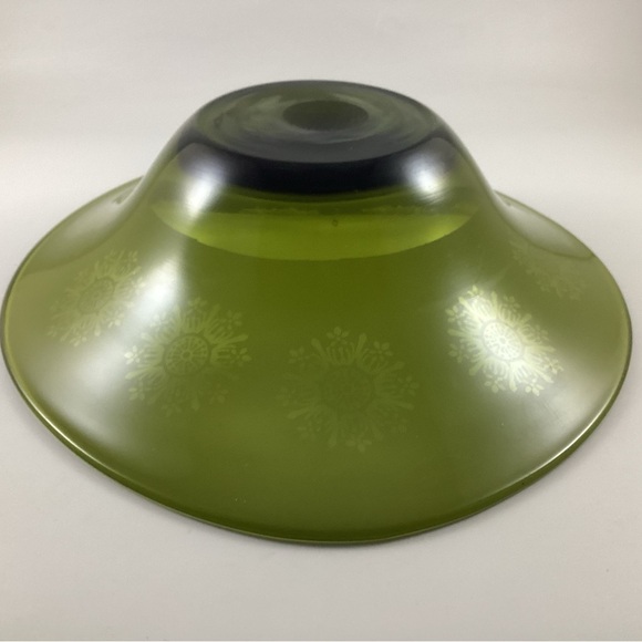 Vintag eOval Glass Bowl Circa 1960s - Picture 5 of 10